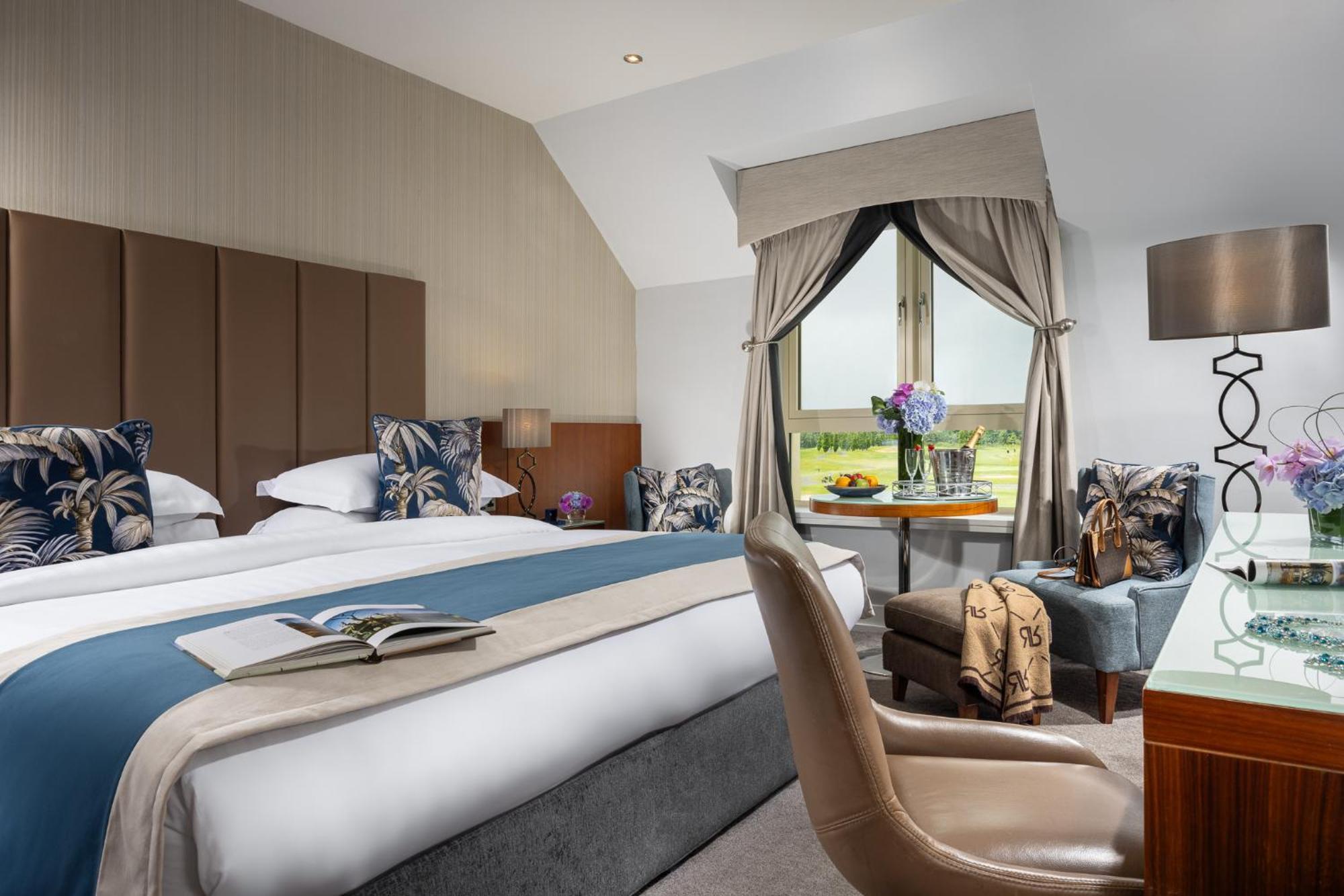 Castleknock Hotel Blanchardstown Exterior photo